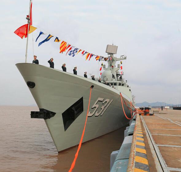 新一代导弹护卫舰湘潭舰入列中国海军