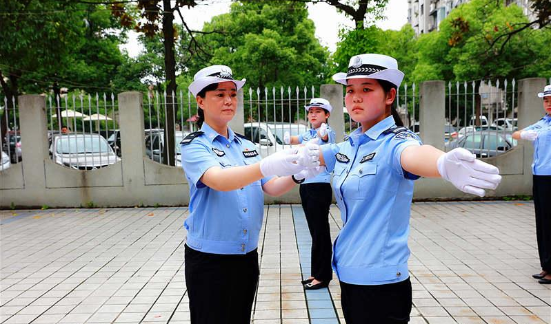 高清组图湖北丹江口积极筹建女子交警中队