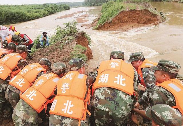 防汛抗洪 稳固堤防 准备物资……辽吉黑等地 积极救援 握指成拳