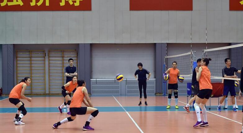 请问关于中国女排刻苦训练的故事~!