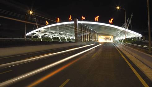 8年前的今天,世界最大直径盾构隧道——上海长江隧道工程实现双线贯通