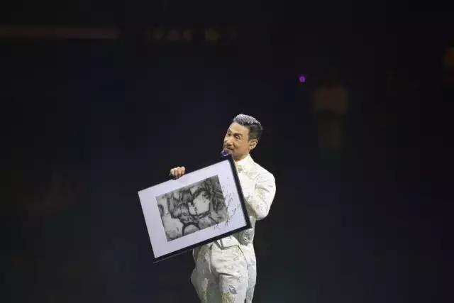 致敬&ldquo;经典&rdquo;！3个小时的张学友武汉演唱会，看这条就够了！