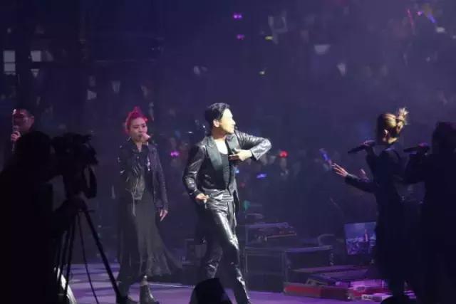 致敬&ldquo;经典&rdquo;！3个小时的张学友武汉演唱会，看这条就够了！