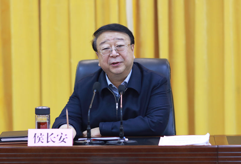 侯长安:了解基层群众期盼 听取意见建议