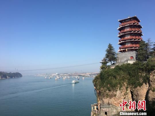 临江而建的楚塞楼 郭晓莹 摄