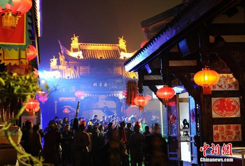 资料图:四川阆中古城张灯结彩 欢欢喜喜迎新年。刘忠俊 摄 点击进入下一页