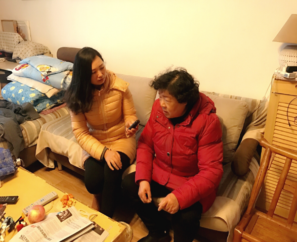 武汉降温 关爱困难老人心灵的温度