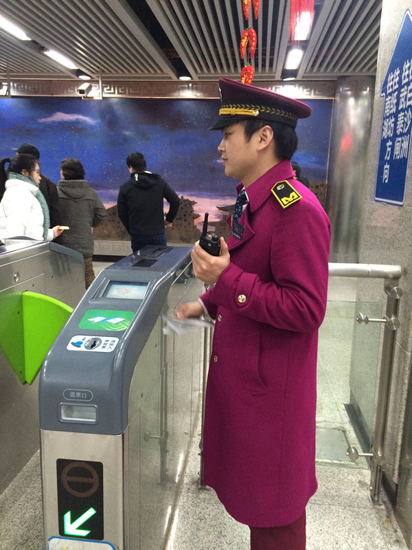 新年工作第一天 武汉地铁4号线武昌火车站站点