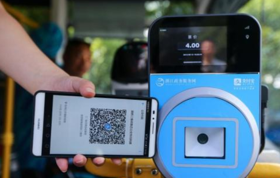 调查:超70%网友认为现金已不是生活必需品