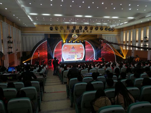 三位网红大咖在湖北大学同上一堂课