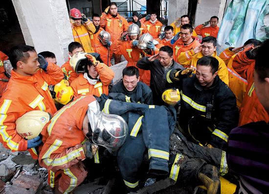 福建23岁消防员为救95岁老太火海牺牲到底值不值