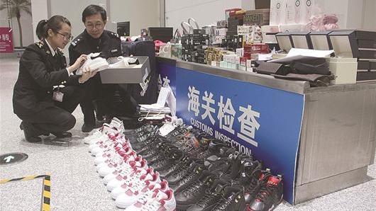 人肉代购将被限 海关总署:超自用数量行李不放行