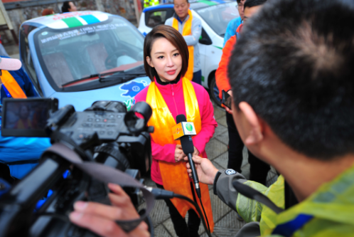 环湖电动汽车赛塔尔寺巡游祈福"九球天后"潘晓婷等多位体育明星助阵