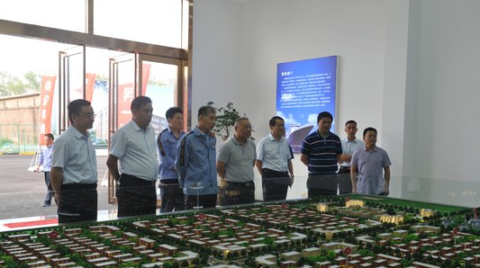 7月31日,赤壁市与中国长城铝业公司举行签约仪