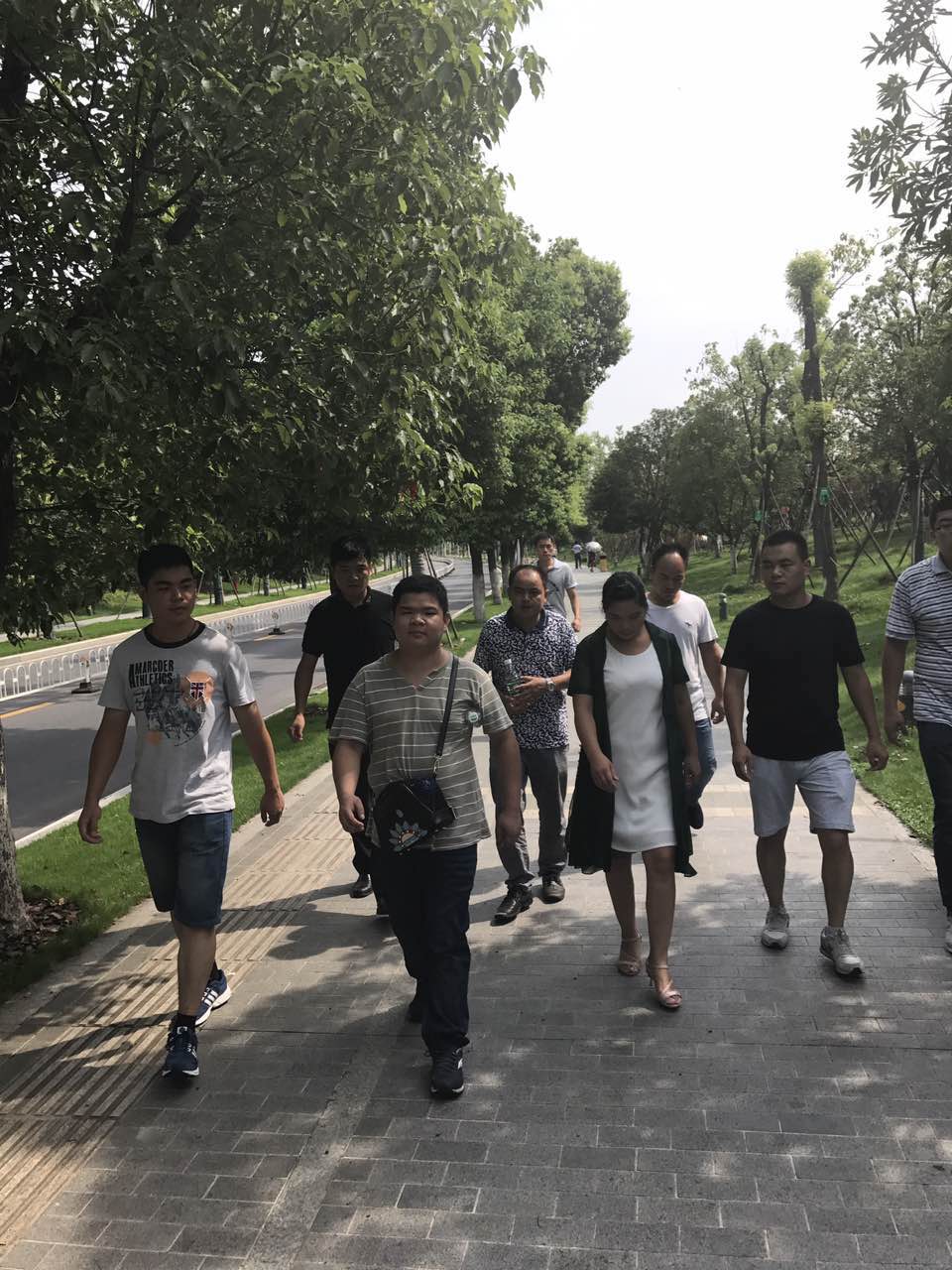 武汉 | 利用公园雕塑洗脑讲课 警方打击新型传销