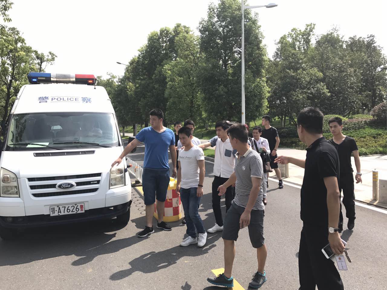 武汉 | 利用公园雕塑洗脑讲课 警方打击新型传销