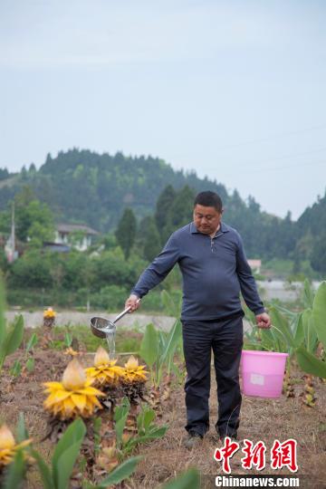 蒋东宏 摄"建设村庄之初,最大的困难就是个别村民和家人的不理解.