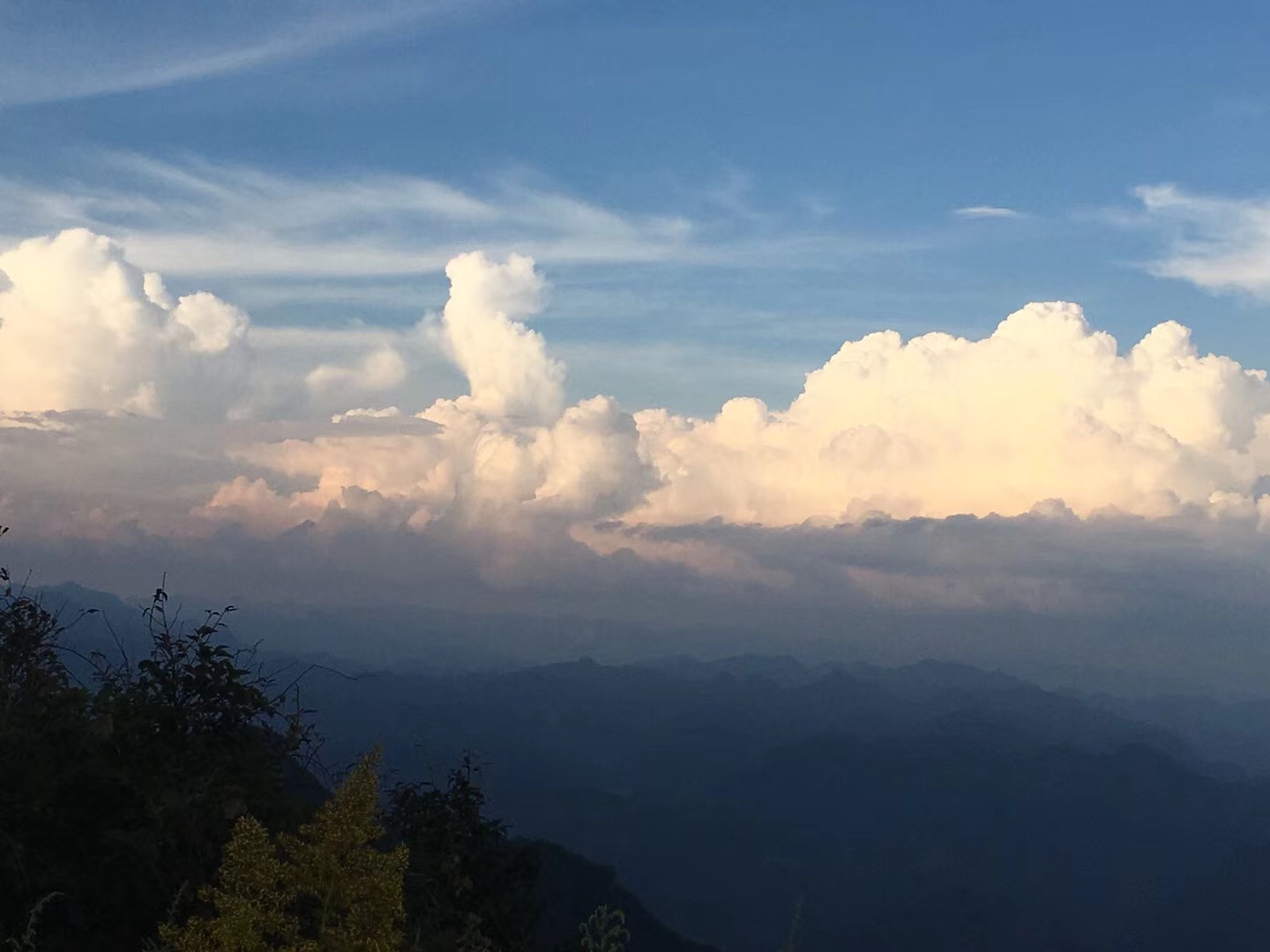 去恩施大山顶看云卷云舒