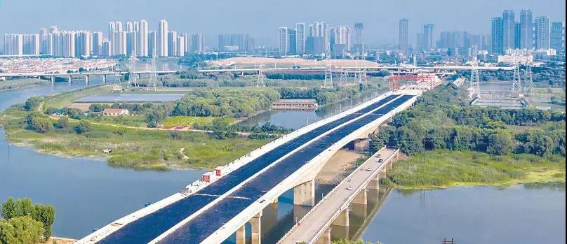 这座大桥通车一手牵起江岸和黄陂,进一步完善汉口北路网结构,便捷与