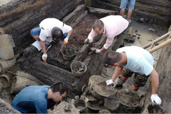 通报了湖北随州枣树林墓地考古发掘情况,两组曾国国君以及夫人并穴