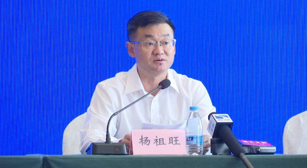 会,恩施州卫健委主任杨祖旺通报恩施城区灾后疫情防控及消杀工作情况