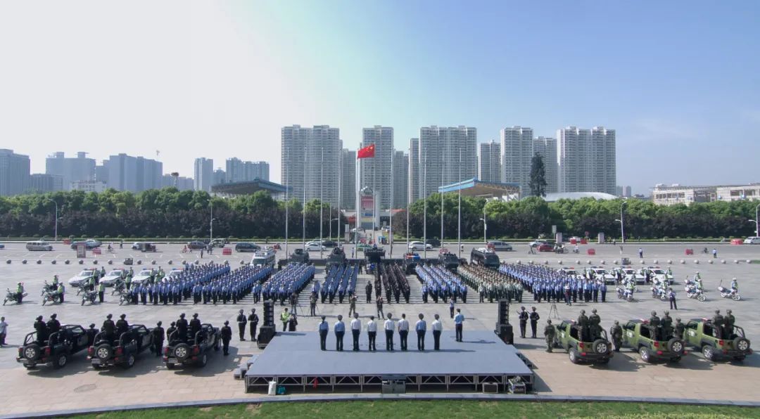 中国消防车救火视频_中国消防车救火视频_消防车去救火视频