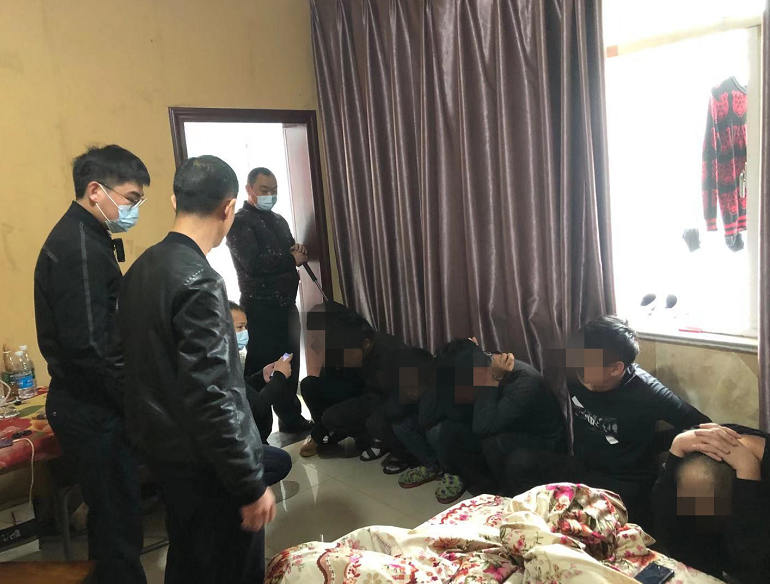 一村一辅显效能江陵警方打掉一聚众吸毒窝点