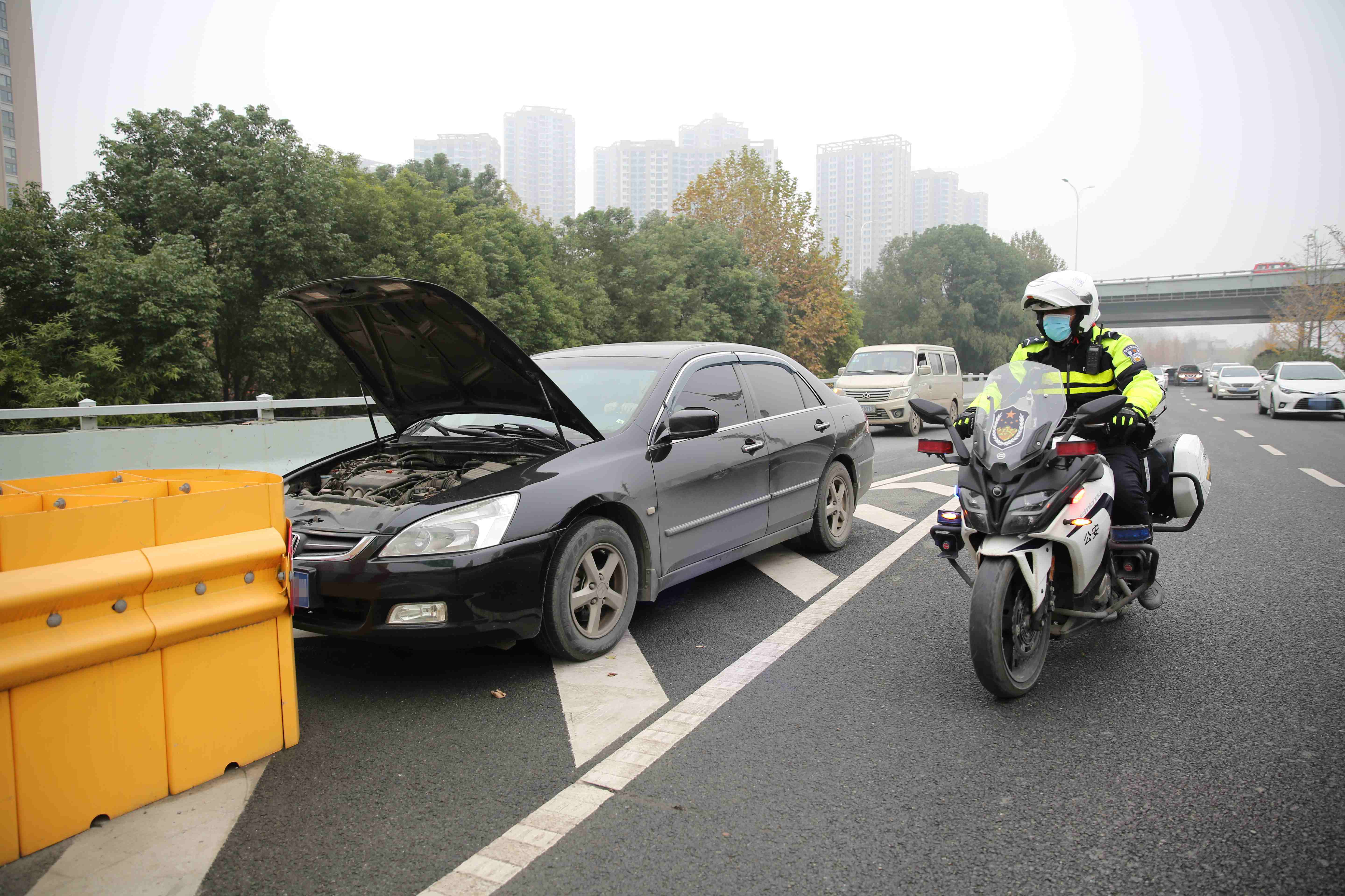 为预防和处置冬季恶劣天气下的道路交通事故快速处置工作筑牢了坚实