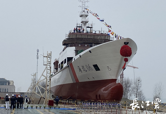 武汉造台湾海峡首艘大型海事巡航救助船顺利下水