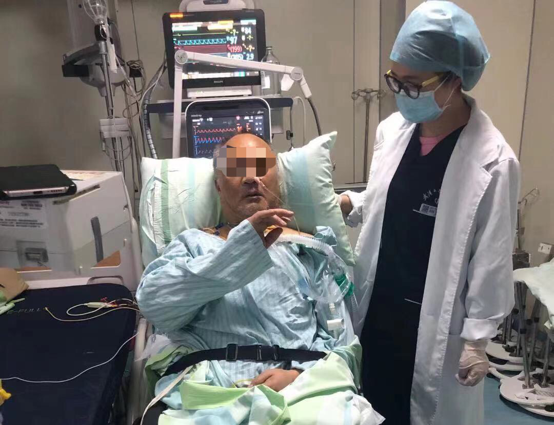 五旬男子呼吸心跳骤停医生为他在ecmo状态下完成心脏手术