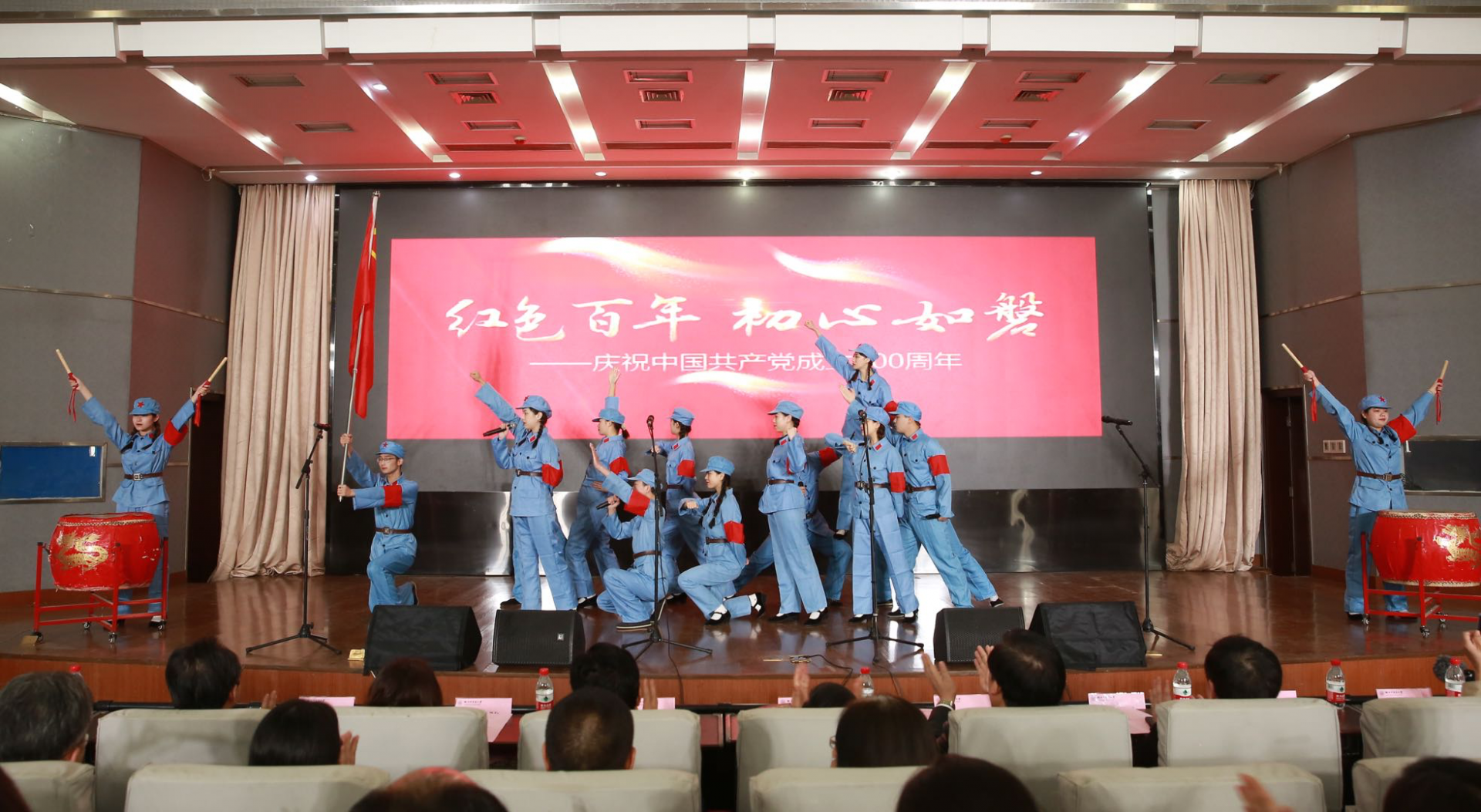 庆祝建党100周年党史经典名篇诵读展演"过去的一年,我们携手度过了