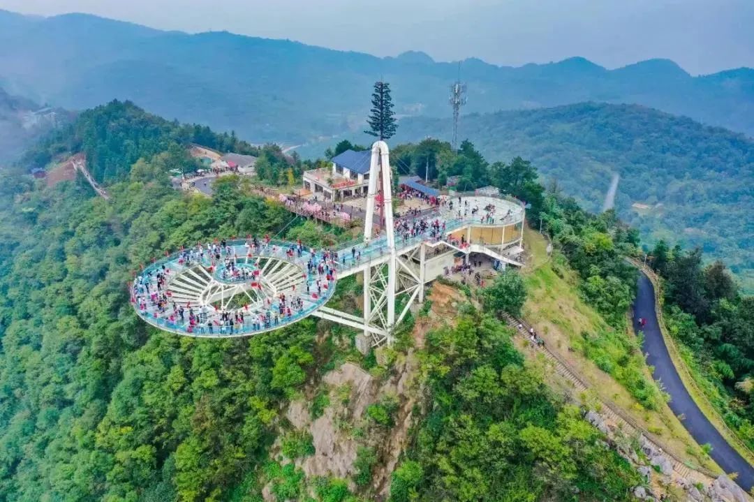 太火爆啦黄石仙岛湖景区发布红色预警预计将提前停止售票