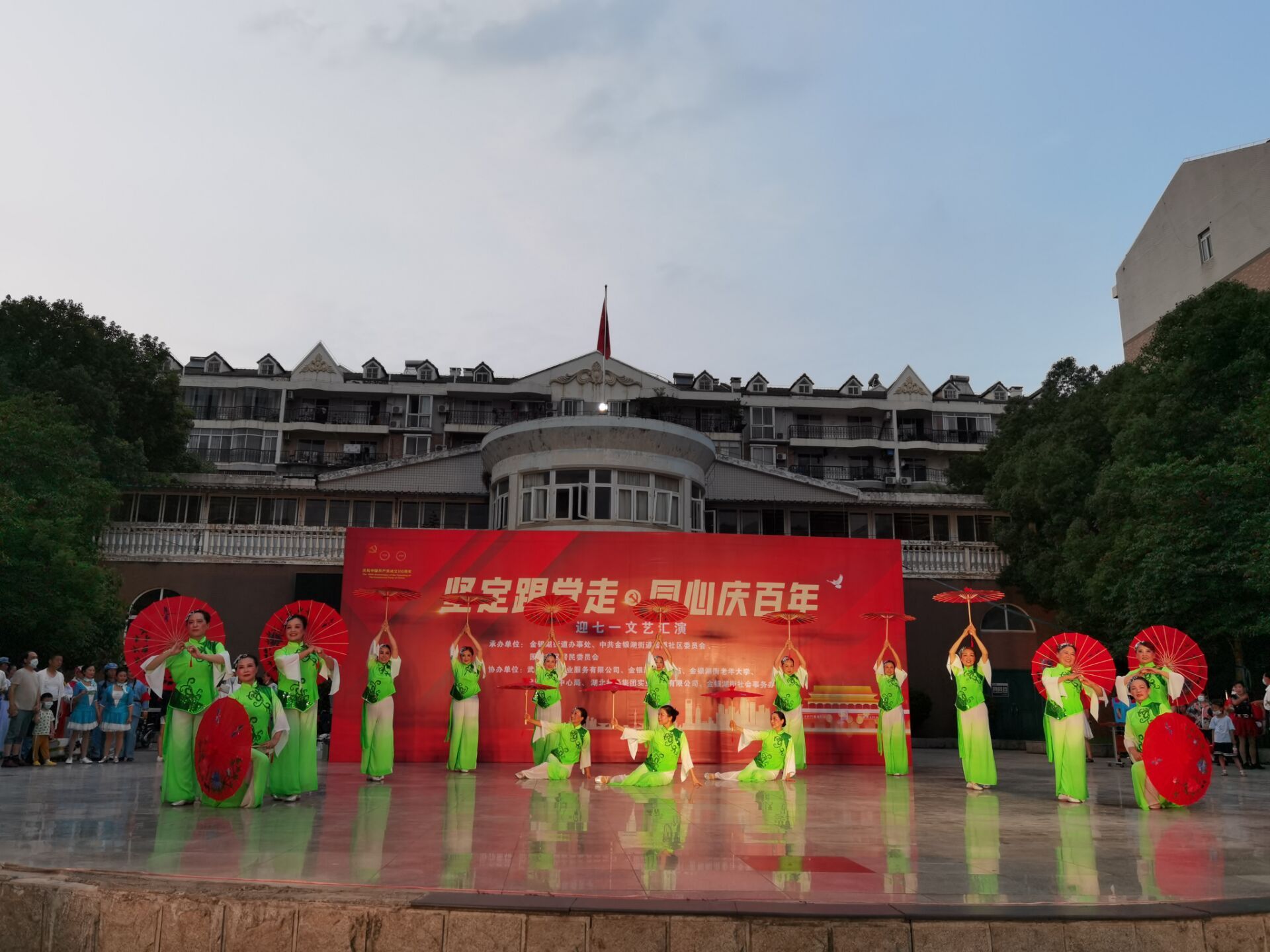 园博社区举办坚定跟党走61同心庆百年建党100年文艺演出
