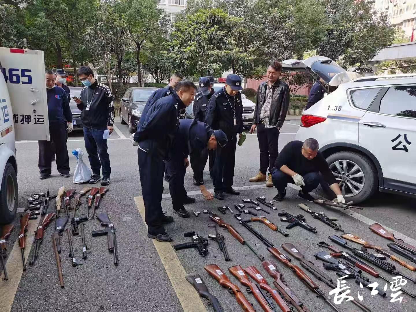 近一年武汉市共收缴非法枪支440支群众举报有功将奖励