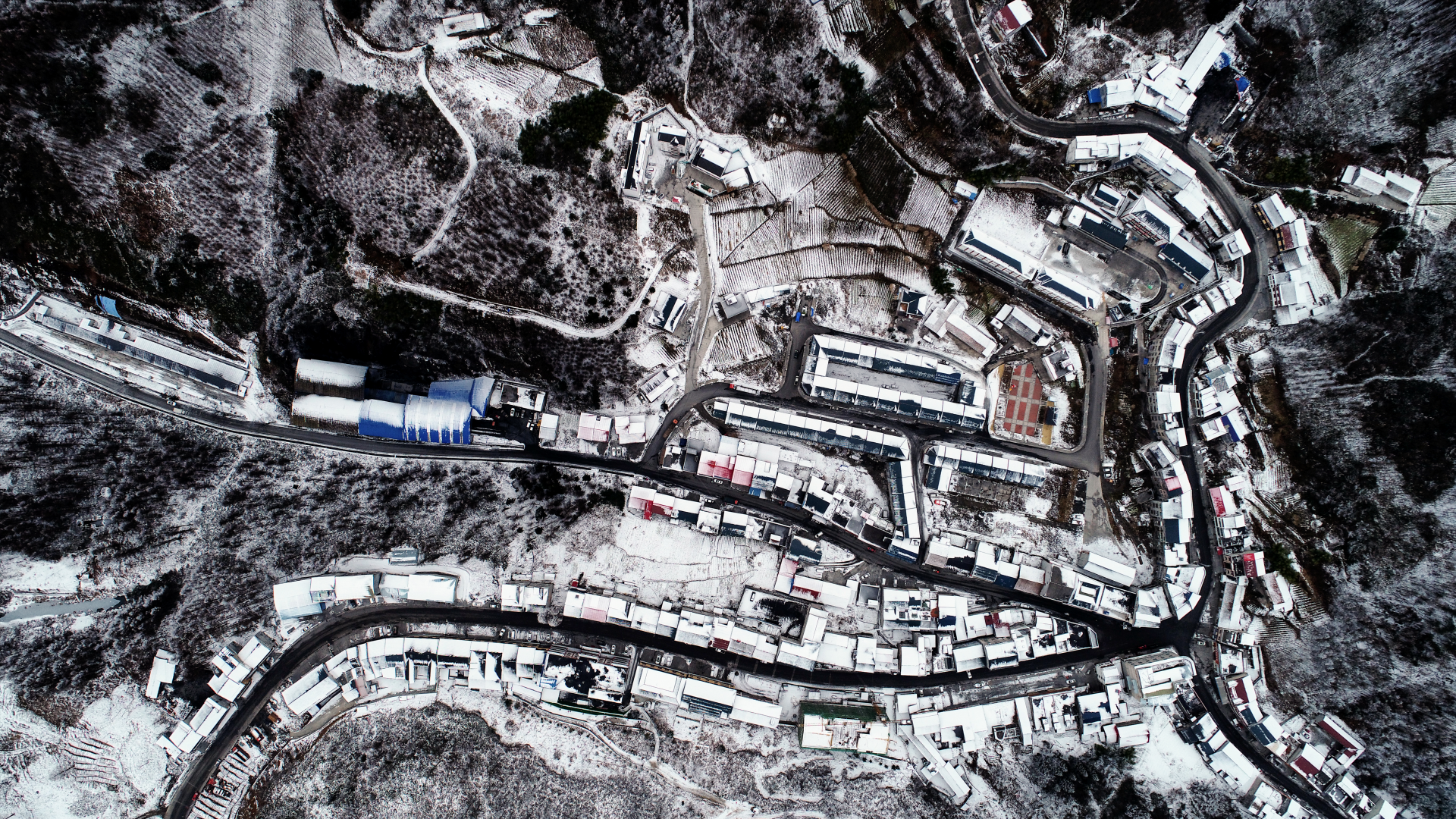 建始县楂树坪迎来大降雪银装素裹入画来