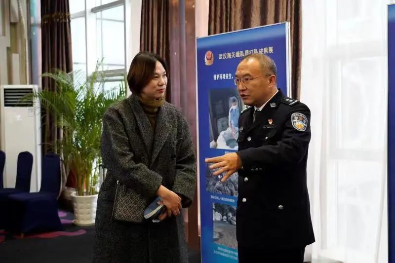 局党组书记,局长范钦扬代表局党组向到会家属介绍了