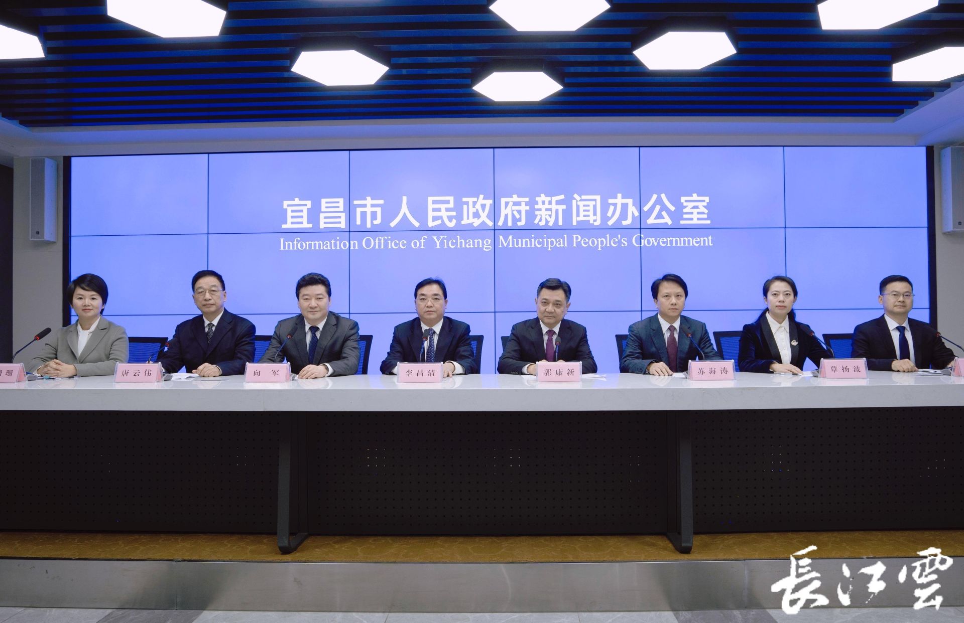跑好接力赛一起向未来解读宜昌市2022年政府工作报告