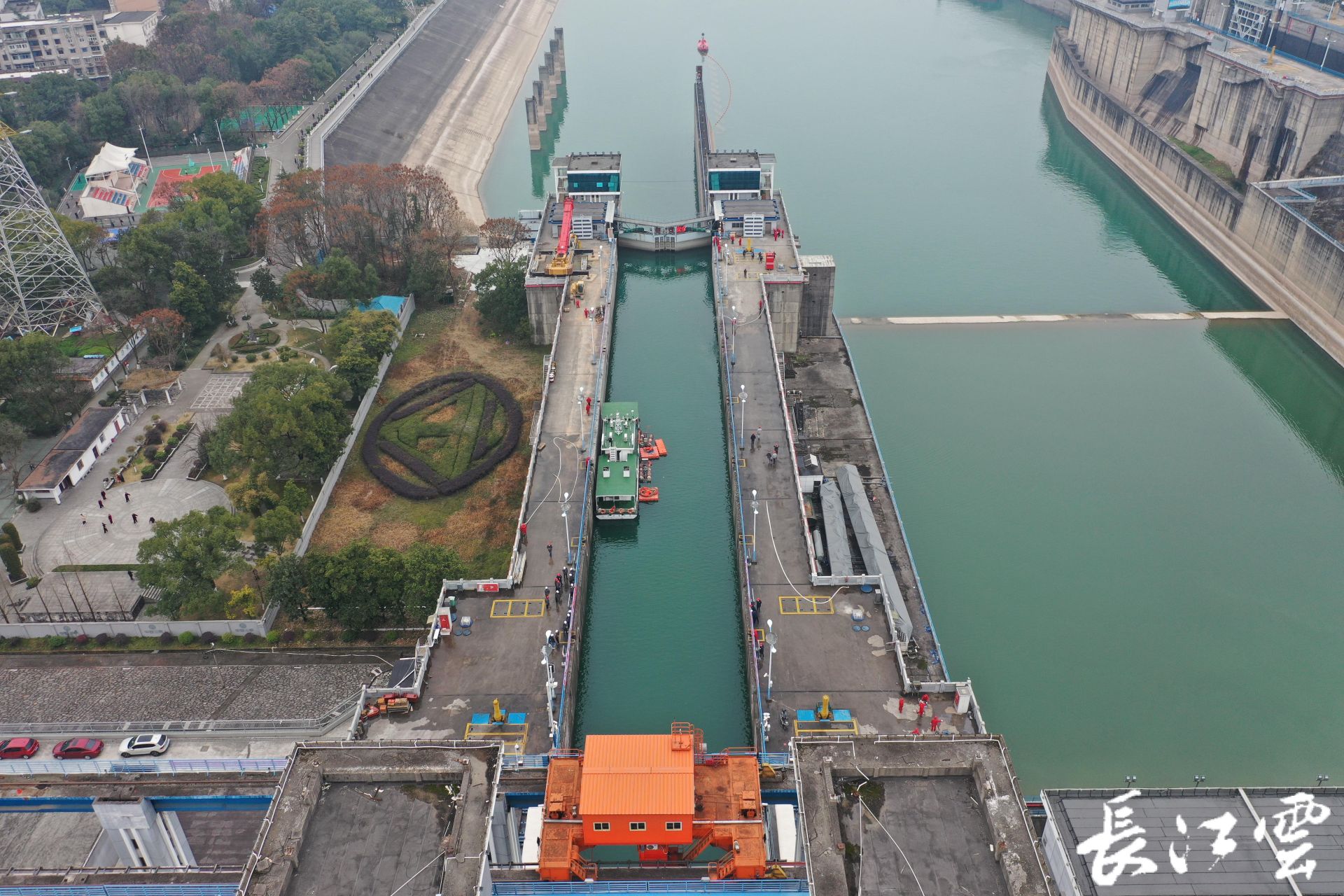 三峡南线船闸葛洲坝三号船闸今起实施同步停航检修为期30天