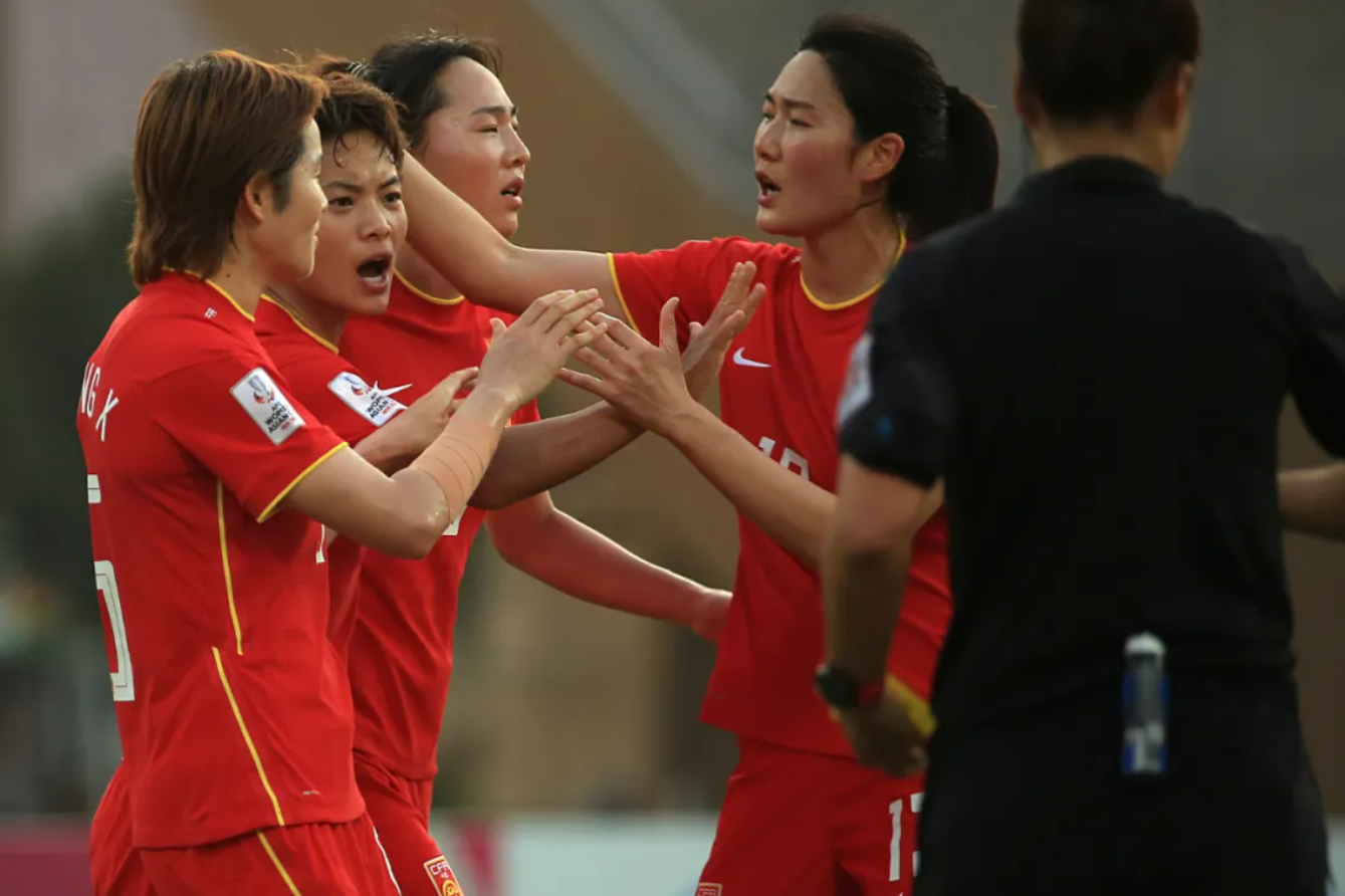 整场比赛，中国女足的队员们都在全力以赴去战斗……__财经头条