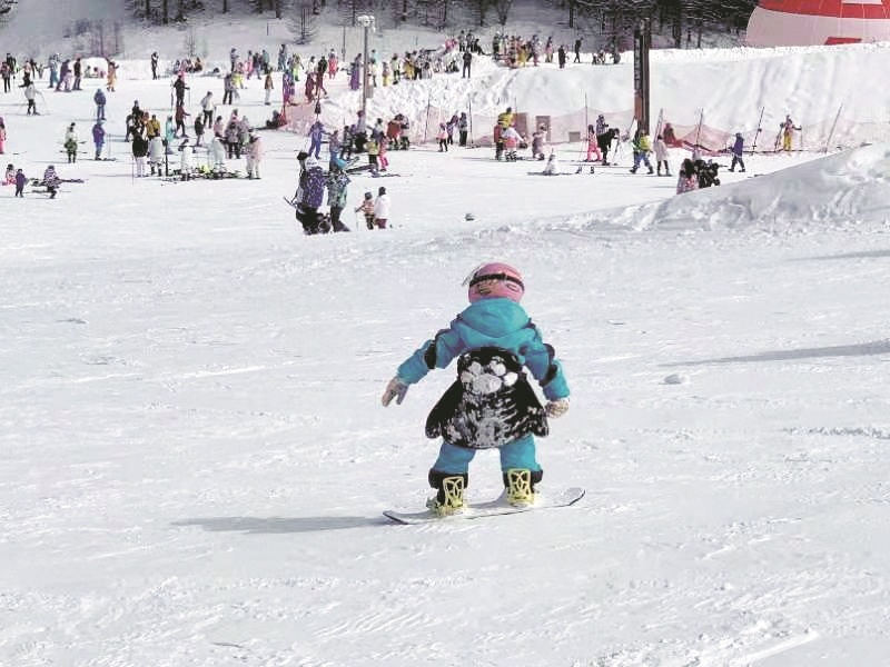 神农架国际滑雪场游客满满今年春节你又解锁了哪些新玩法?