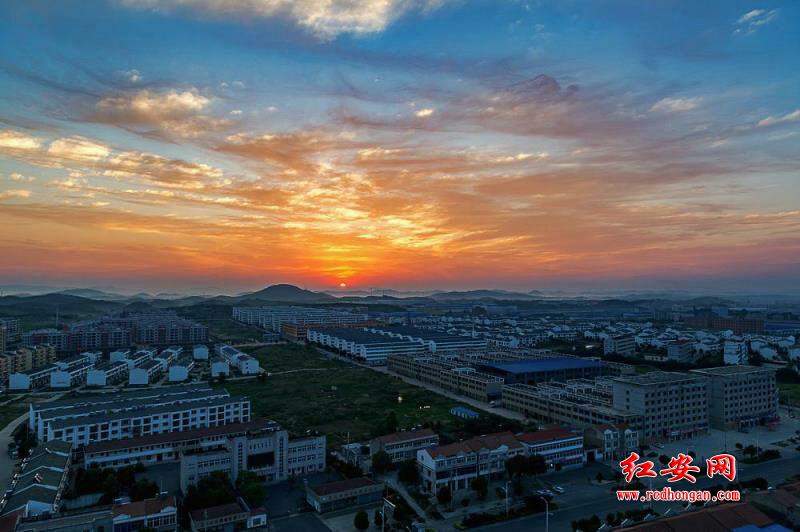 夕阳下的经济开发区