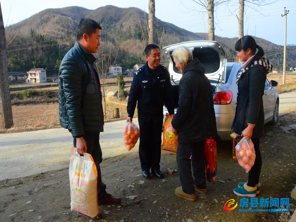 快乐幸福过大年,2016年春节前夕,房县公安局利用"平安房县"官方微博