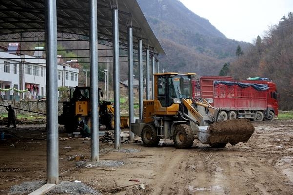 沙河乡火光村食用菌扶贫示范基地开工建设_房县新闻网