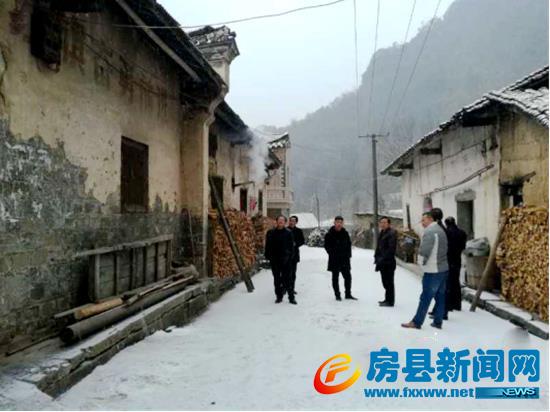 王家波调研回龙乡二十片区精准扶贫工作_房县新闻网