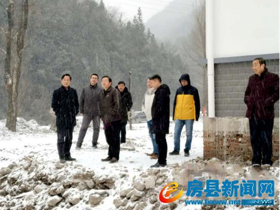 王家波调研回龙乡二十片区精准扶贫工作_房县新闻网