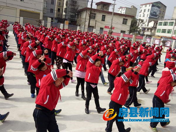 城关镇八一希望小学借助大课间狠抓学生养成教育_房县新闻网