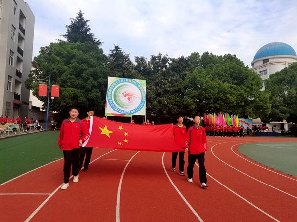 房县实验中学隆重举办第十三届春季红色田径运动会