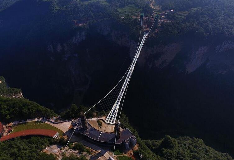 最长人行玻璃天桥, 张家界大峡谷玻璃桥兼具景区行人通行,游览,蹦极