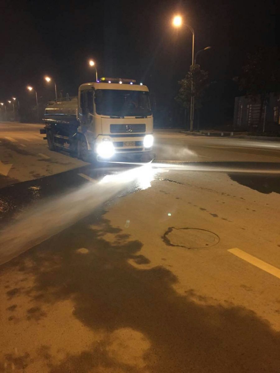 恩施市洒水车工作现场
