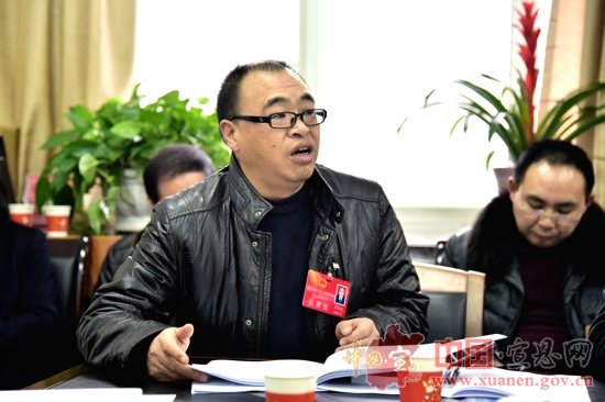 【两会进行时】县十八届人大一次会议代表进行分组讨论（一）
